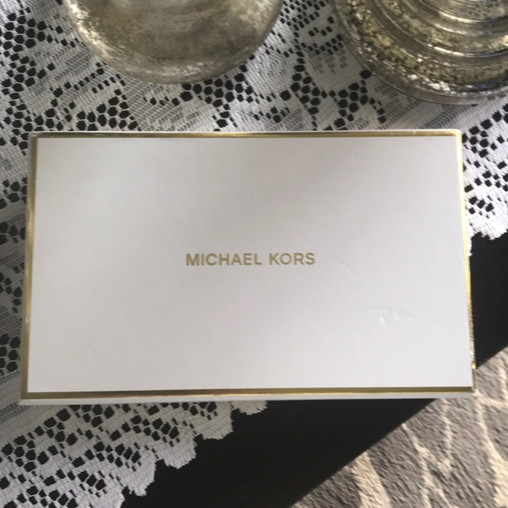 Authentic Michael Kors storage box🌺 - Picture 2 of 4